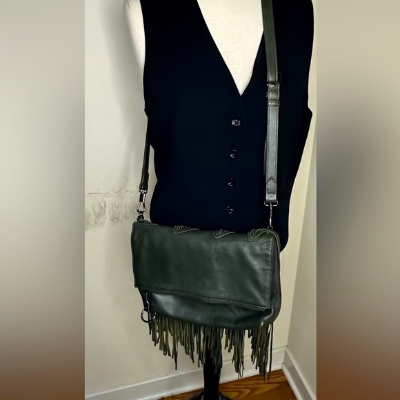 Elizabeth & James leather fringe crossbody. Gorg bag. Thick fringe. Soft leather - Picture 5 of 9